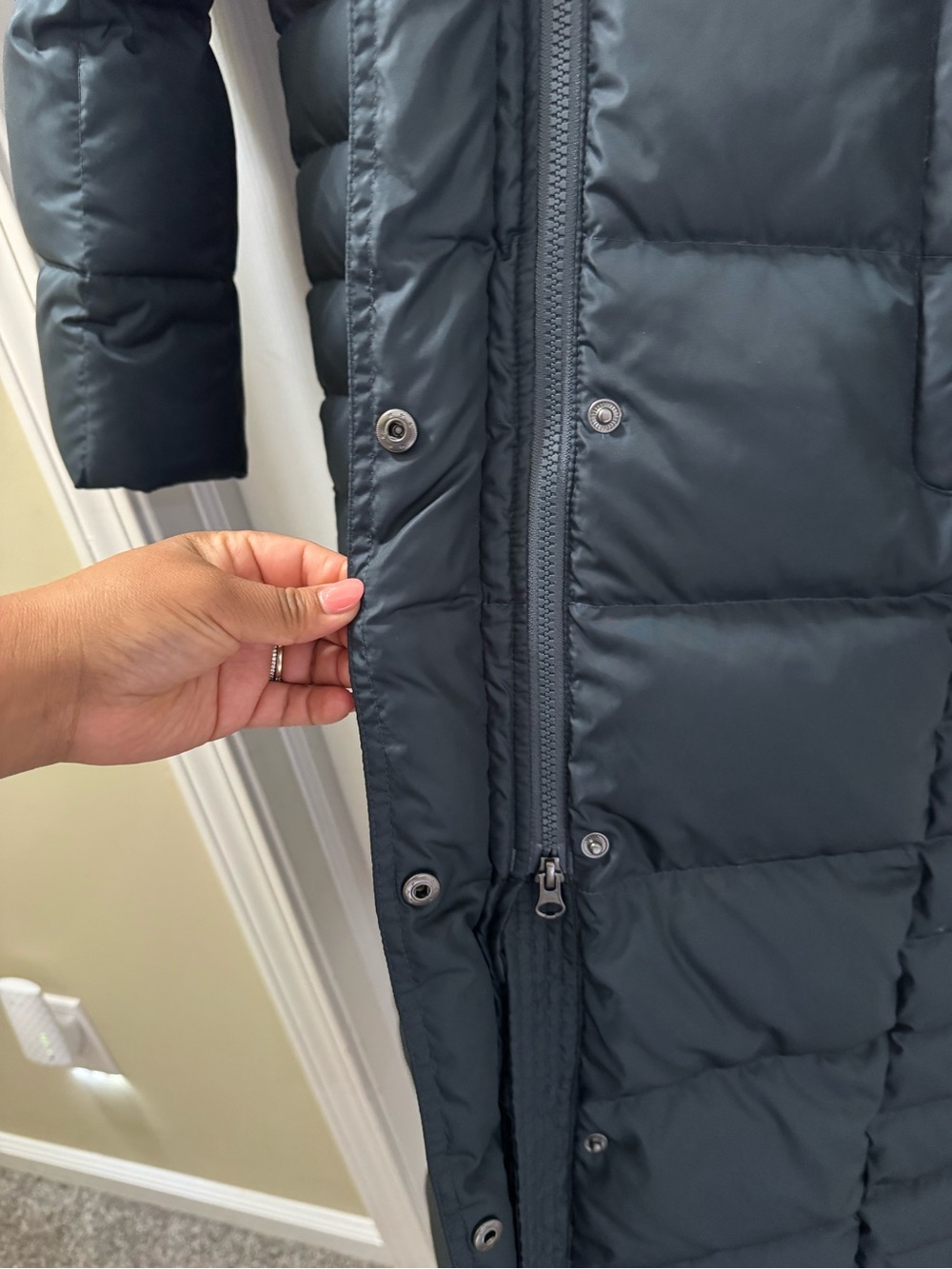 Eddie Bauer Womens Lodge
Down Duffle Coat Puffer Parka
Size SP - Picture 9 of 14
